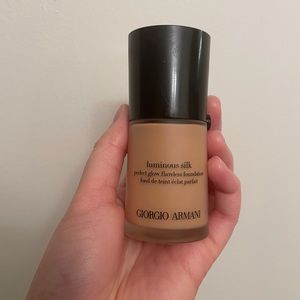 Giorgio Armani Luminous Silk Foundation